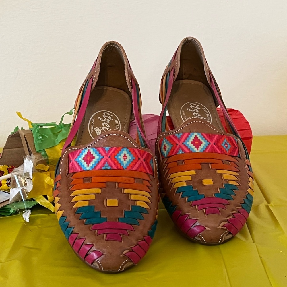 Mexican huarache. Tan multicolored.